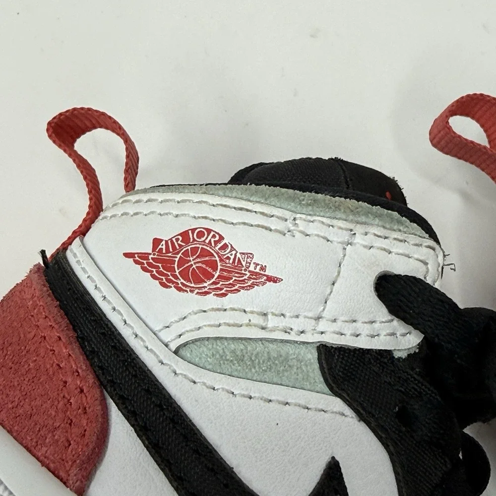 Jordan Unisex Baby/Toddler Mid Top Sneakers US 4C White/Black/Red BQ6933-100